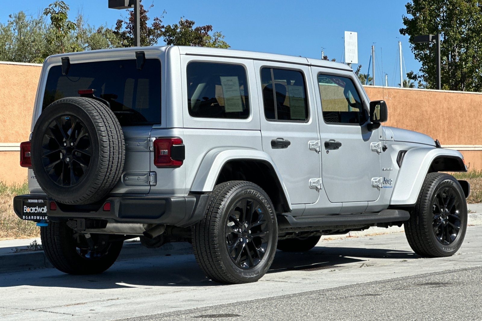 Used 2023 Jeep Wrangler Unlimited Sahara w/ Cold Weather Group AWD/4WD image 4