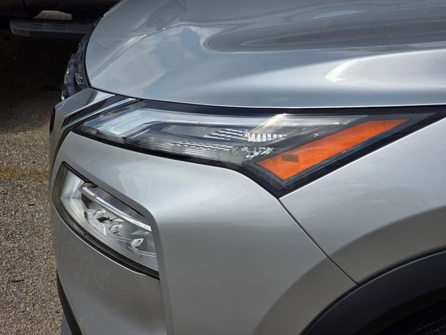 Used 2023 Nissan Rogue SV FWD image 3