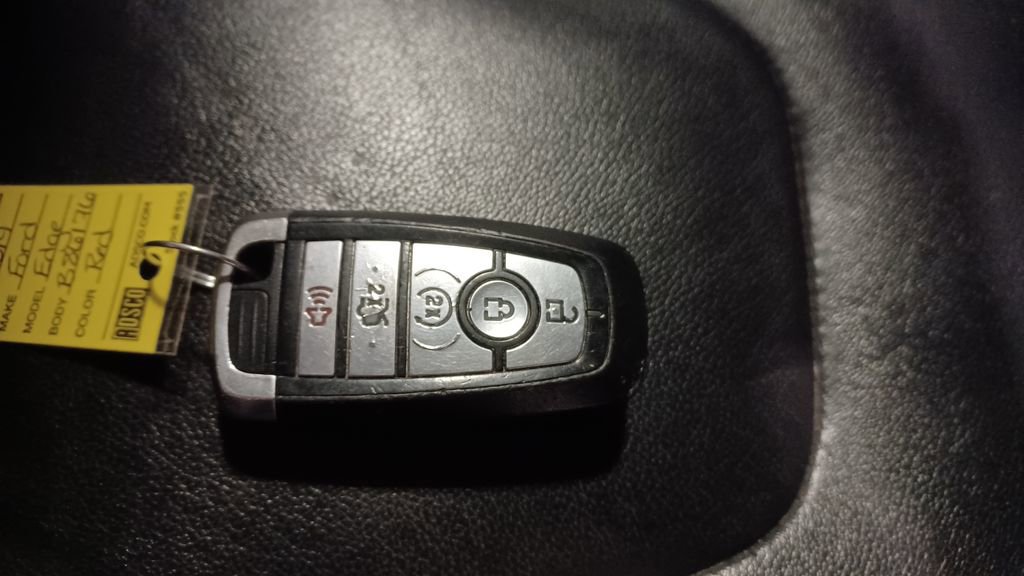 Used 2019 Ford Edge Titanium w/ Cold Weather Package image 10