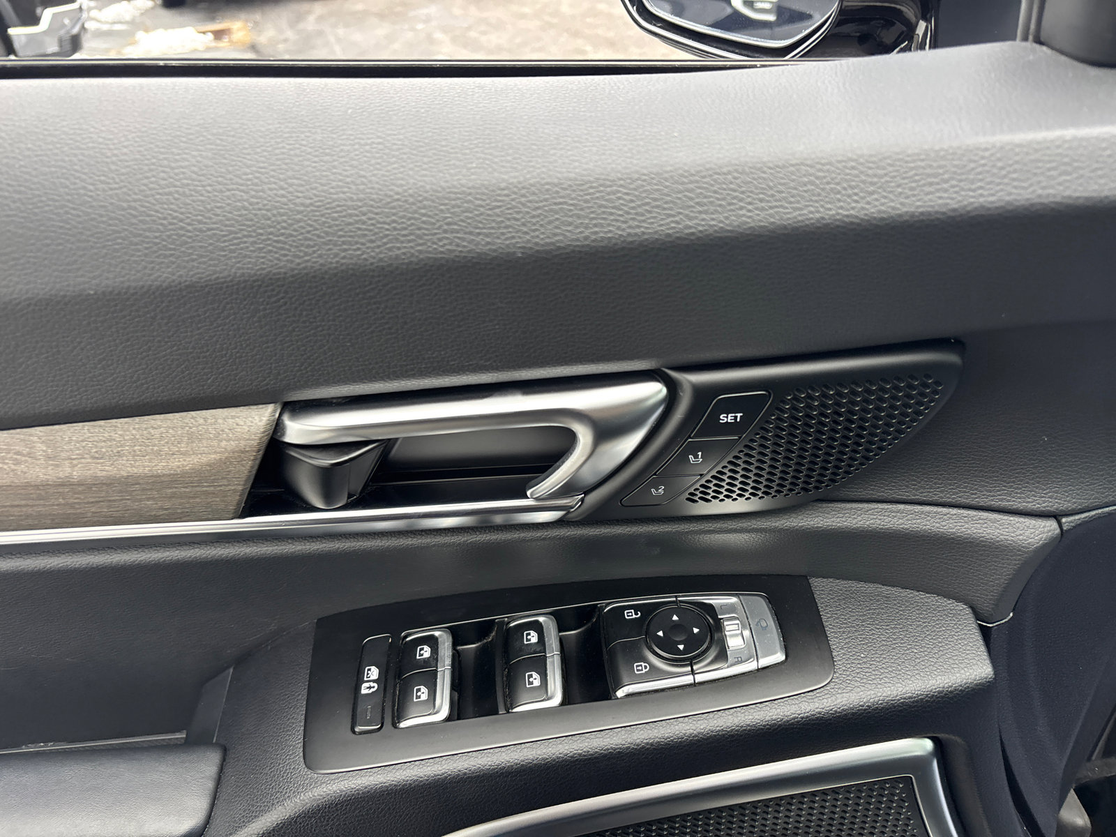 Used 2022 Kia Telluride SX w/ SX Prestige Package image 12