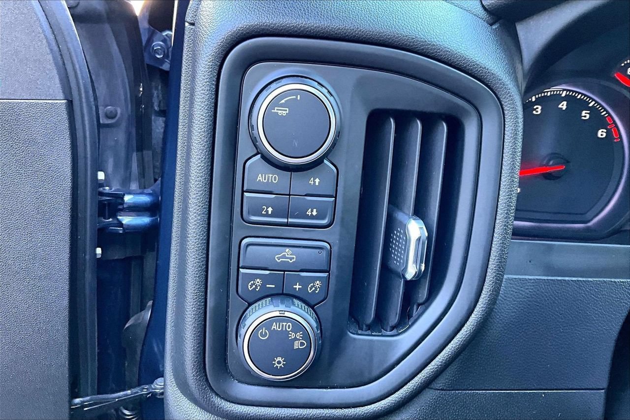 Used 2019 Chevrolet Silverado 1500 Custom Trail Boss w/ Custom Convenience Package AWD/4WD image 25