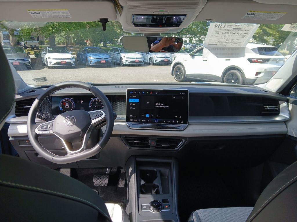 New 2025 Volkswagen Tiguan SE image 12