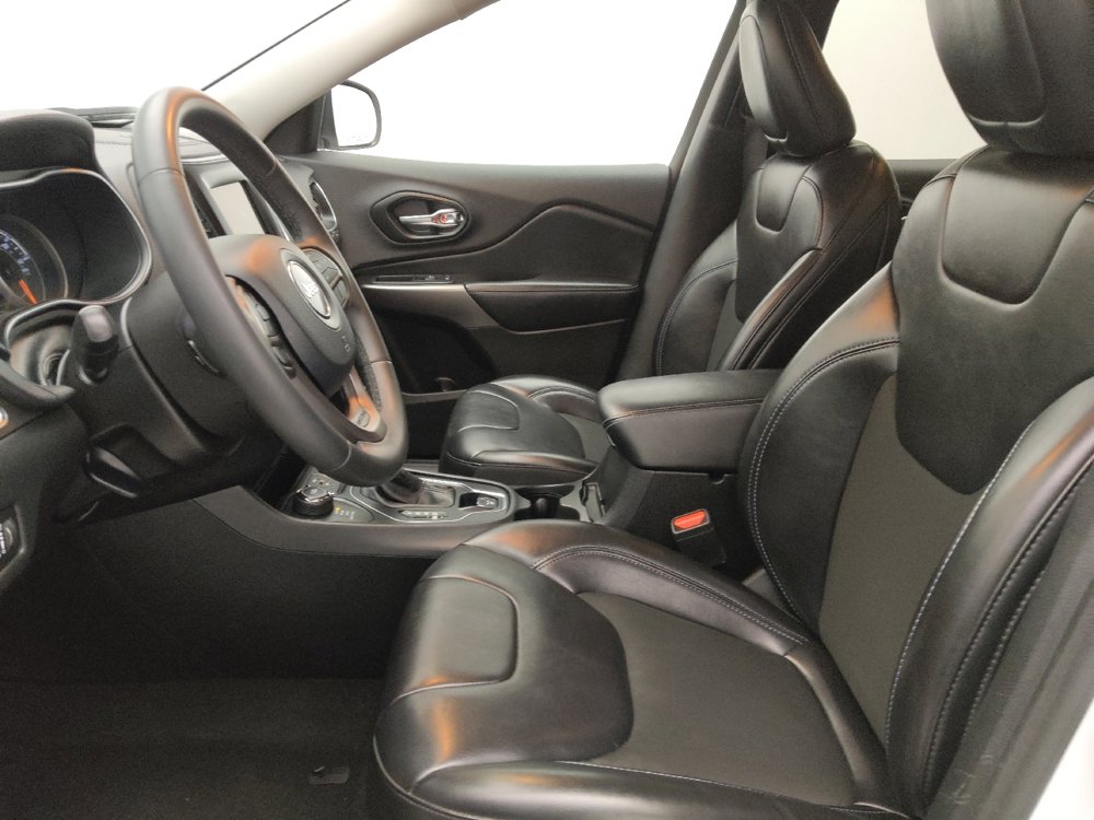 Used 2020 Jeep Cherokee Latitude Plus image 17