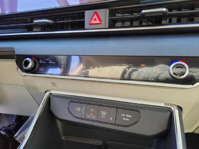 New 2026 Kia Carnival EX FWD image 27