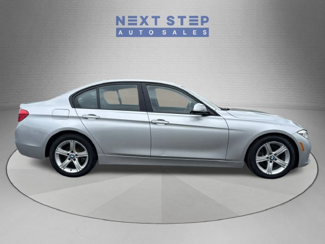 Used 2018 BMW 320i xDrive Sedan AWD/4WD image 9