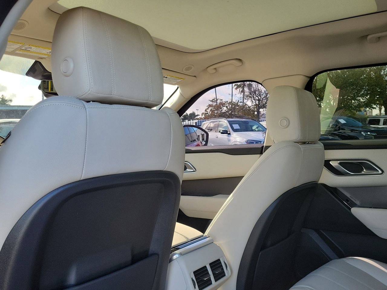 Used 2022 Land Rover Range Rover Velar S AWD/4WD image 13