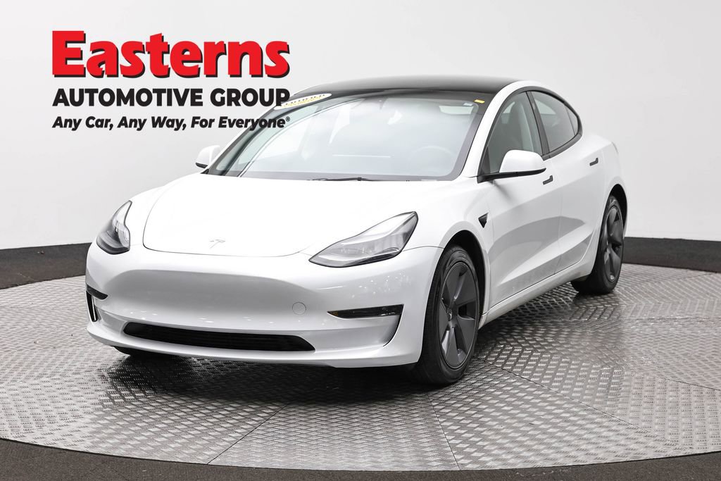 Used 2023 Tesla Model 3 Standard Range image 1