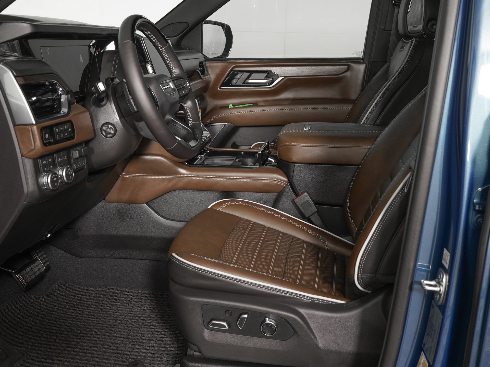 Used 2026 GMC Yukon Denali Ultimate AWD/4WD image 16