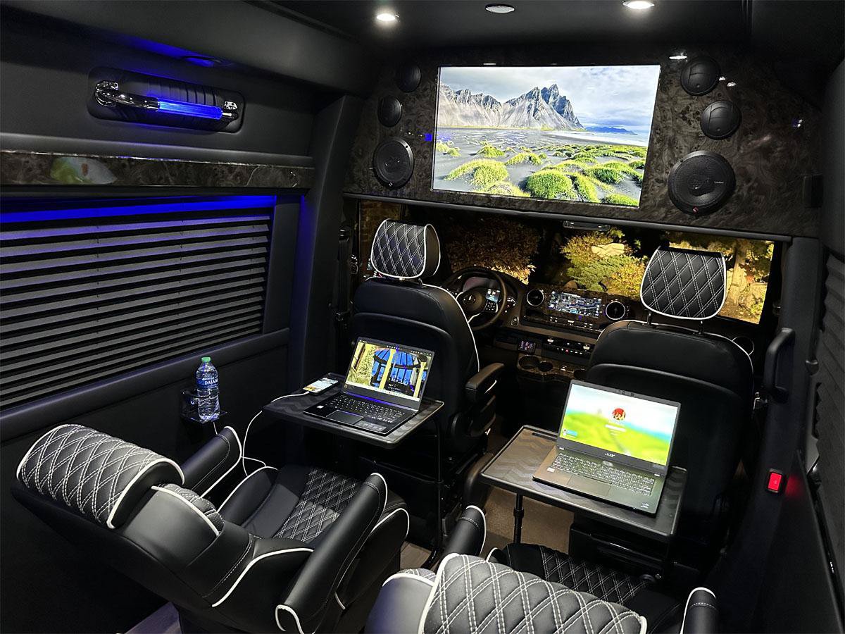 Used 2024 Mercedes-Benz Sprinter 3500 image 31