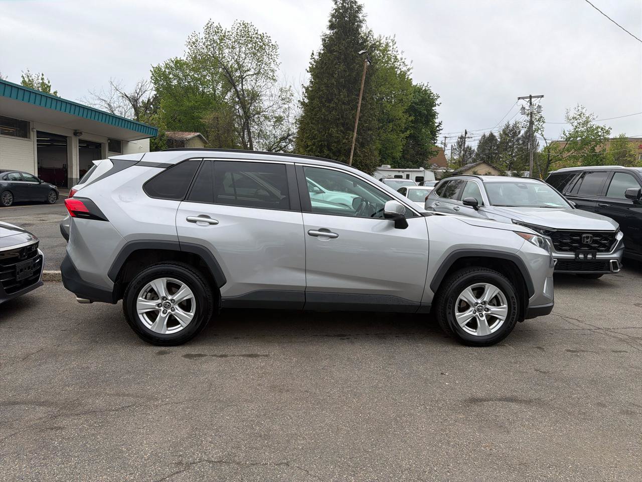Used 2019 Toyota RAV4 XLE w/ Convenience Package AWD/4WD image 6