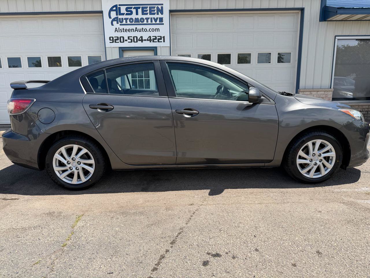 Used 2012 MAZDA MAZDA3 i Touring FWD image 2