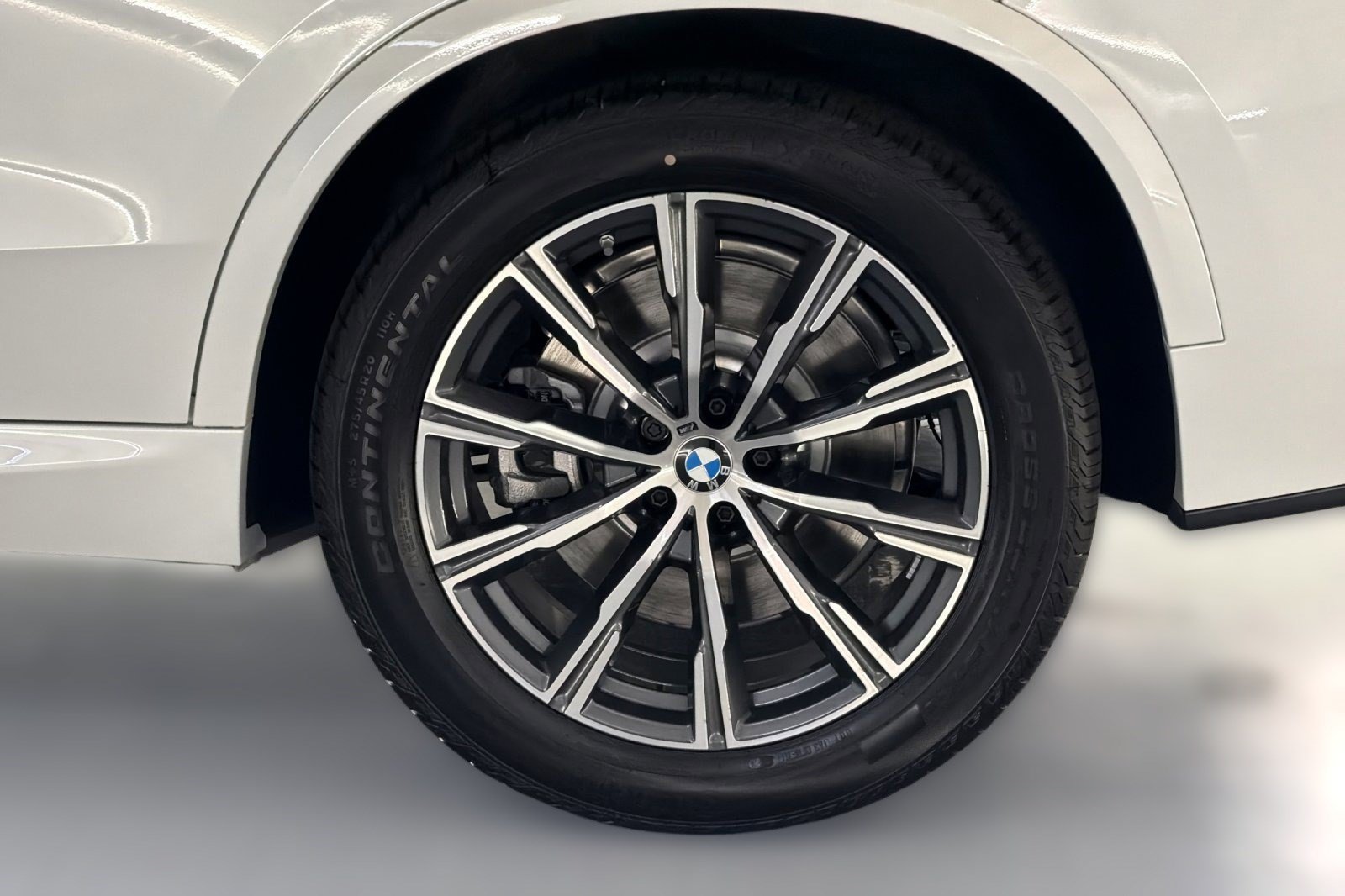 Used 2026 BMW X5 xDrive50e w/ M Sport Package AWD/4WD image 11