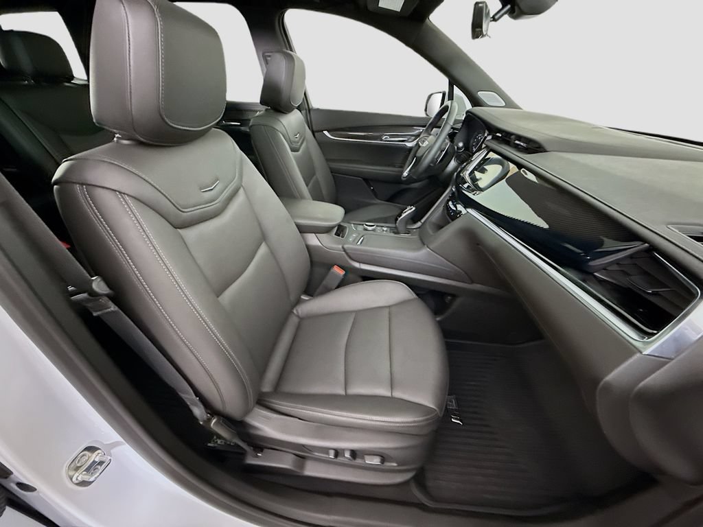 Certified 2025 Cadillac XT6 Sport w/ Technology Package AWD/4WD image 30