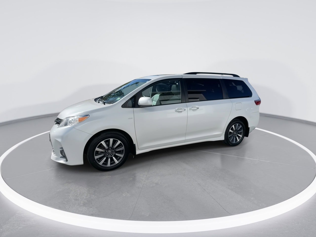 Used 2020 Toyota Sienna XLE w/ XLE Navigation Package AWD/4WD image 9