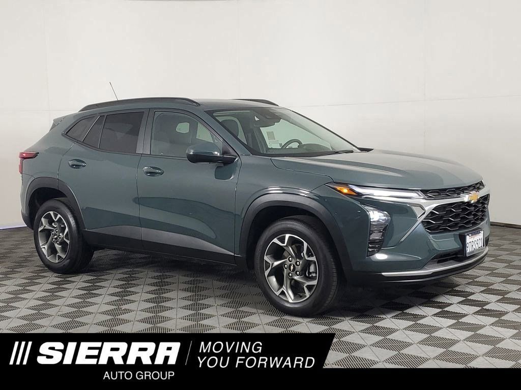 Used 2025 Chevrolet Trax LT