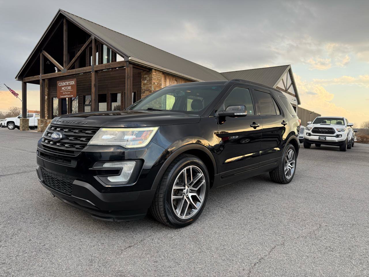 Used 2016 Ford Explorer Sport image 2