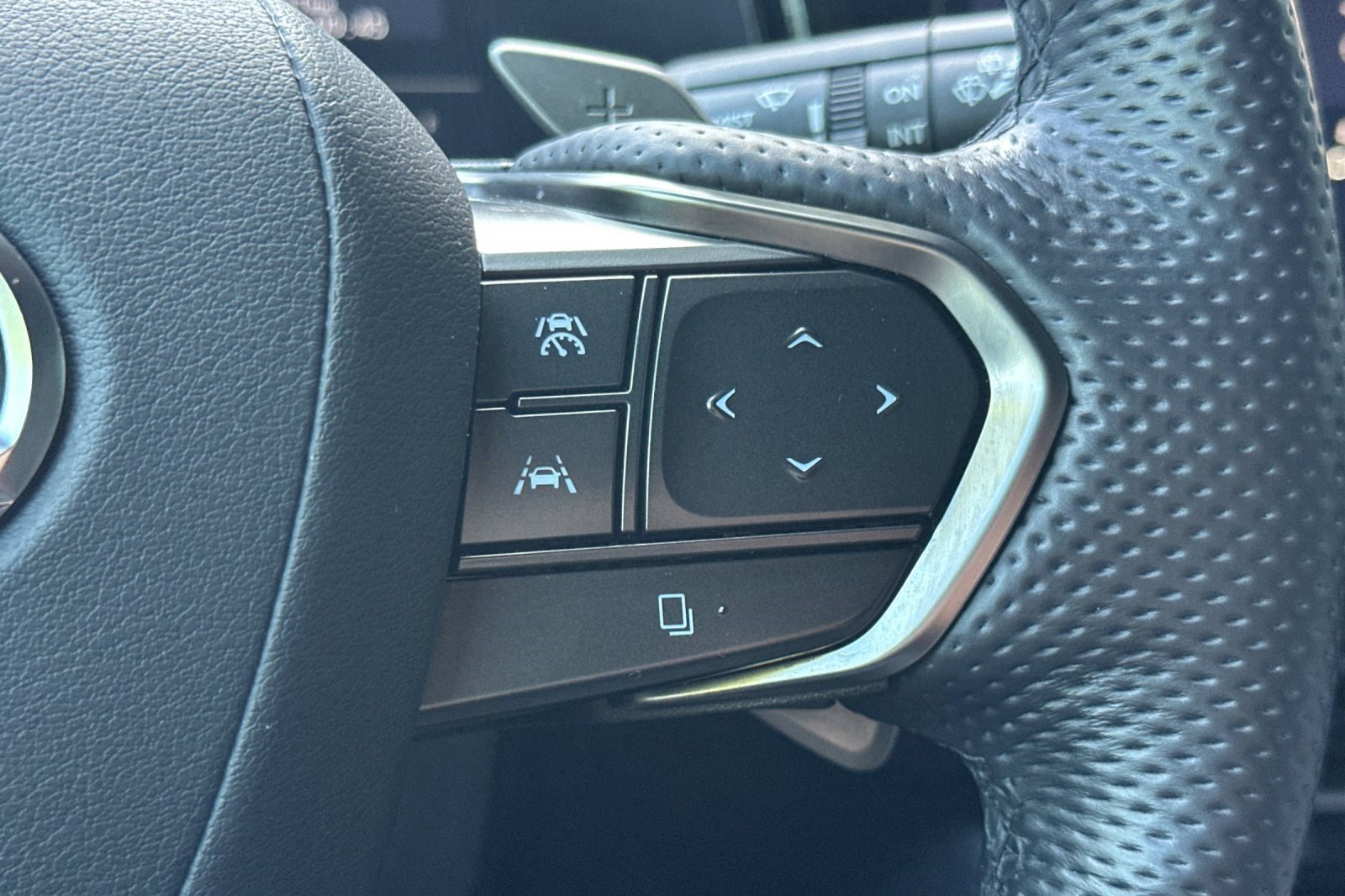 Certified 2025 Lexus TX 500h AWD w/ Technology Package image 32