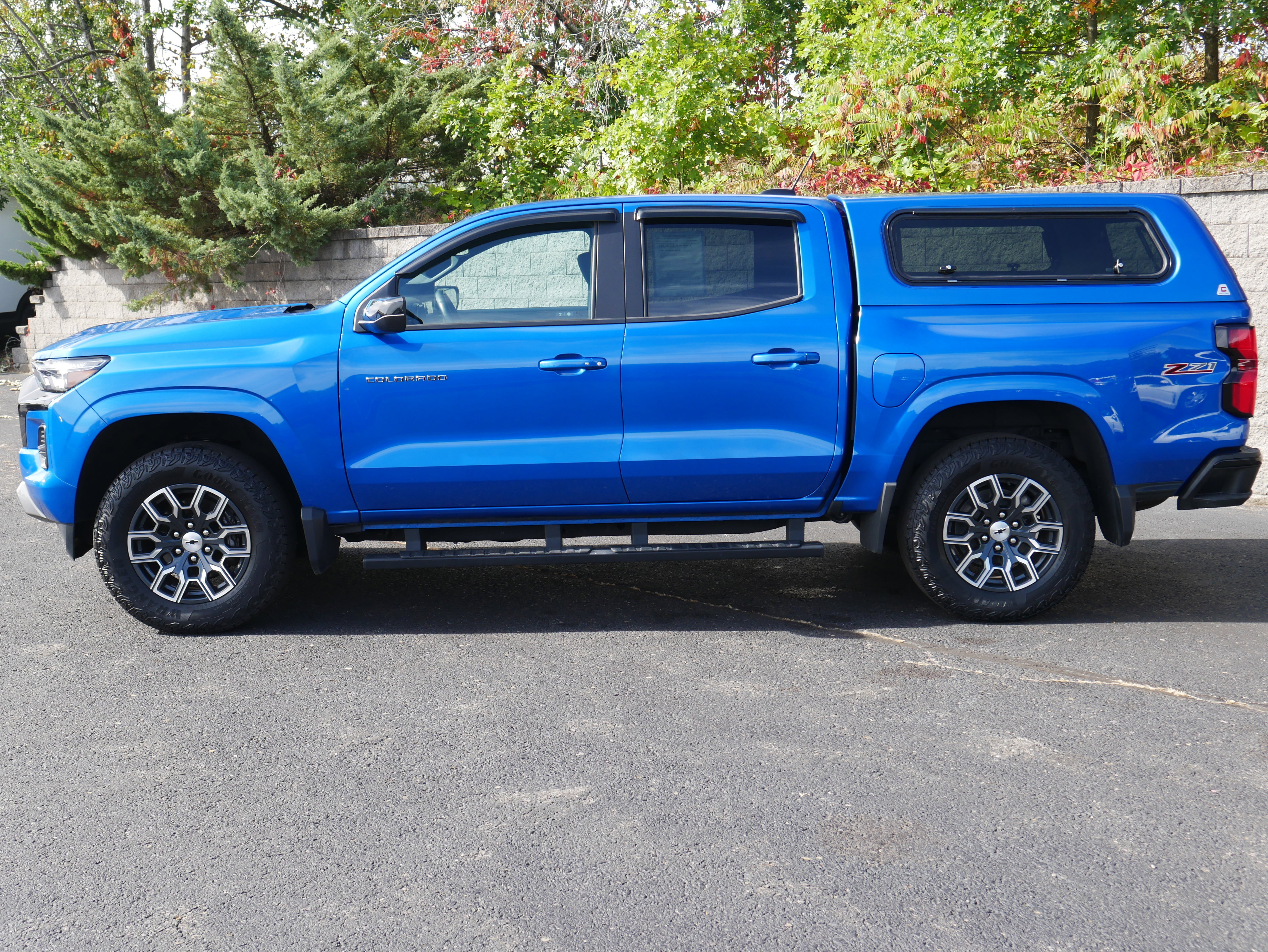 Certified 2023 Chevrolet Colorado Z71 w/ Z71 Convenience Package 2 image 3