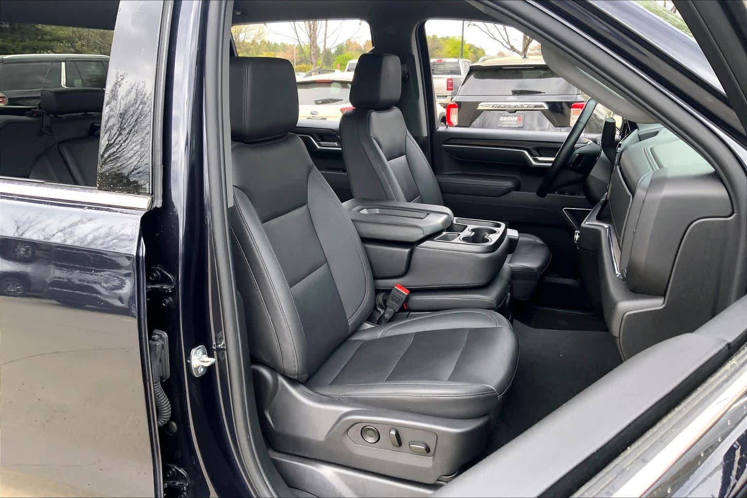 Used 2025 GMC Sierra 1500 SLT AWD/4WD image 9