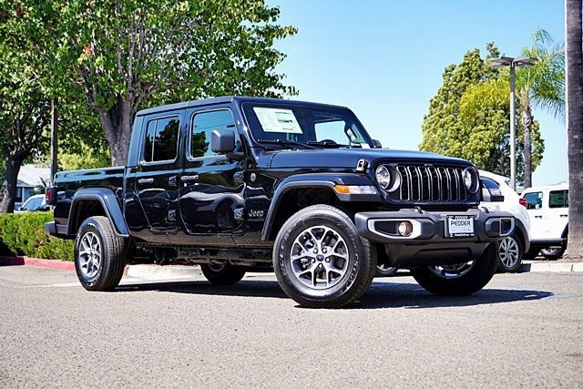 New 2025 Jeep Gladiator Sport S image 2