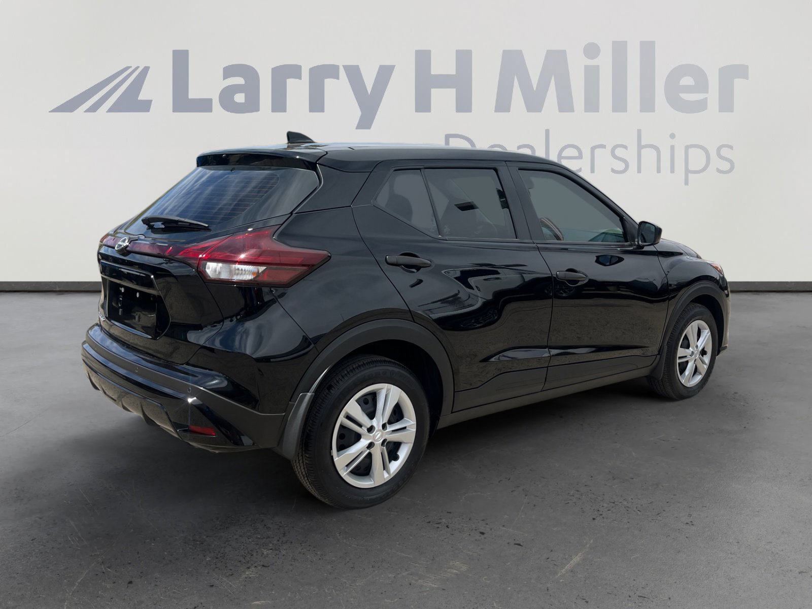 Used 2025 Nissan Kicks Play S image 5