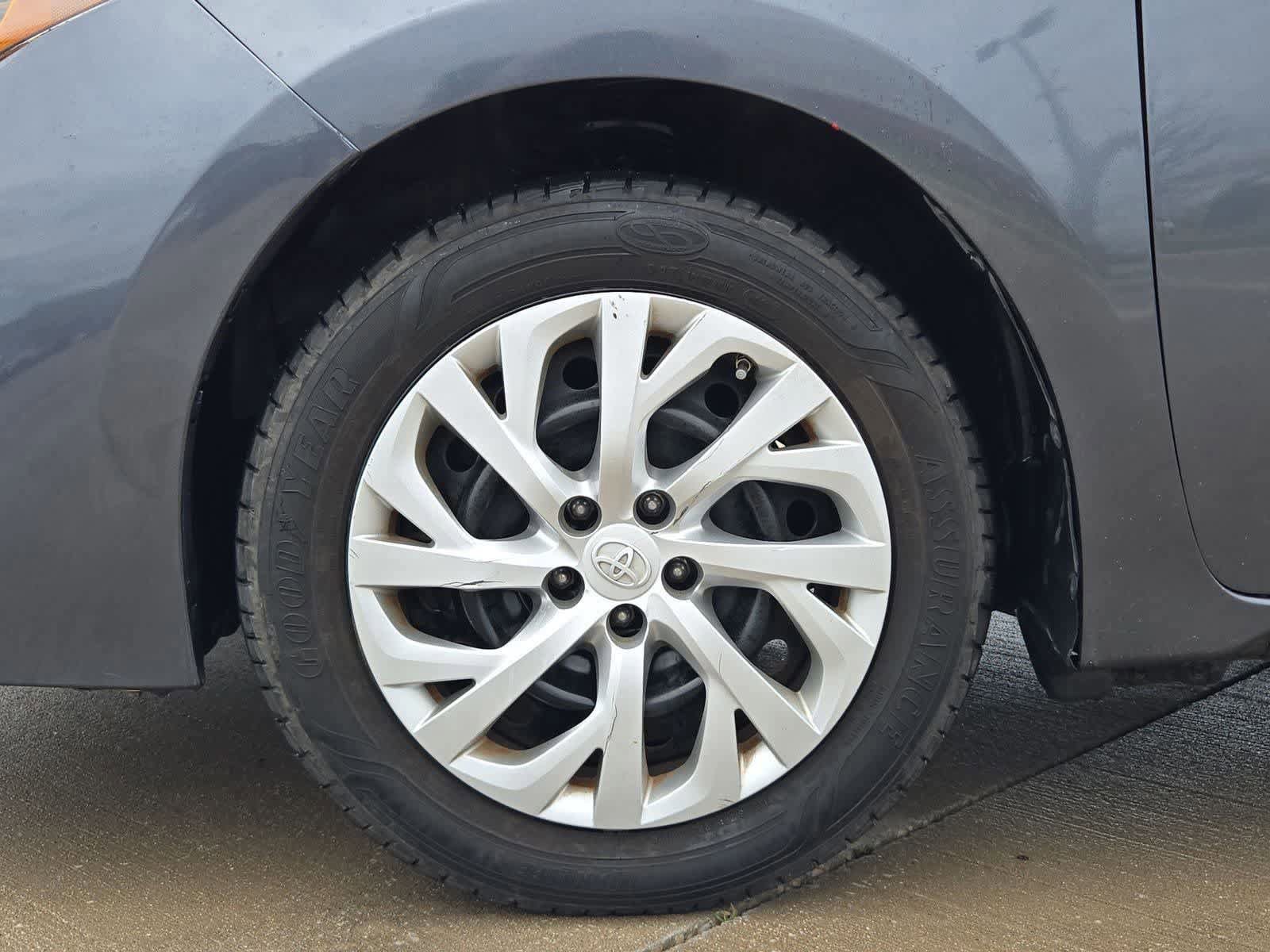 Used 2017 Toyota Corolla LE FWD image 12