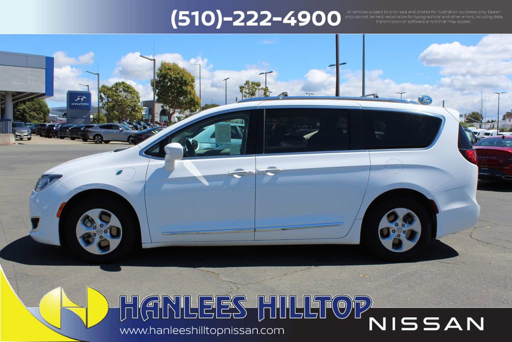 Used 2018 Chrysler Pacifica Touring-L image 2
