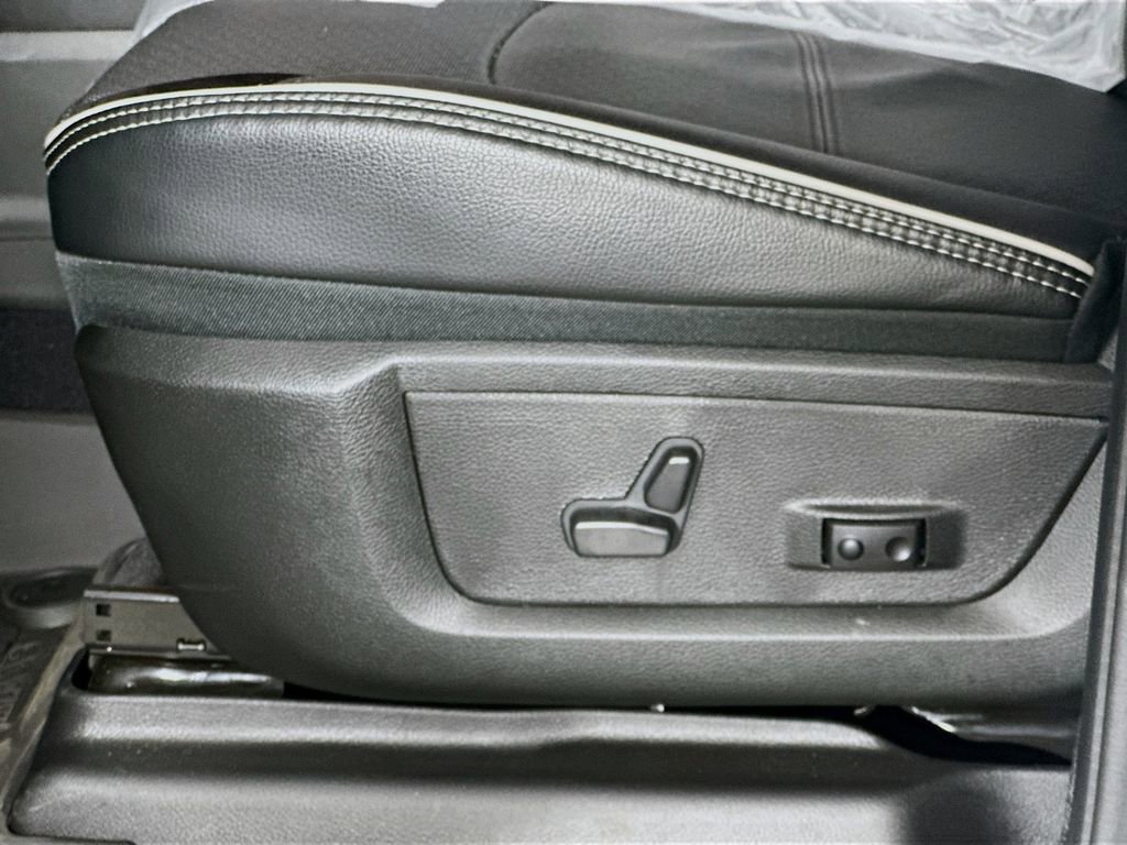 Used 2025 RAM 3500 Laramie image 22