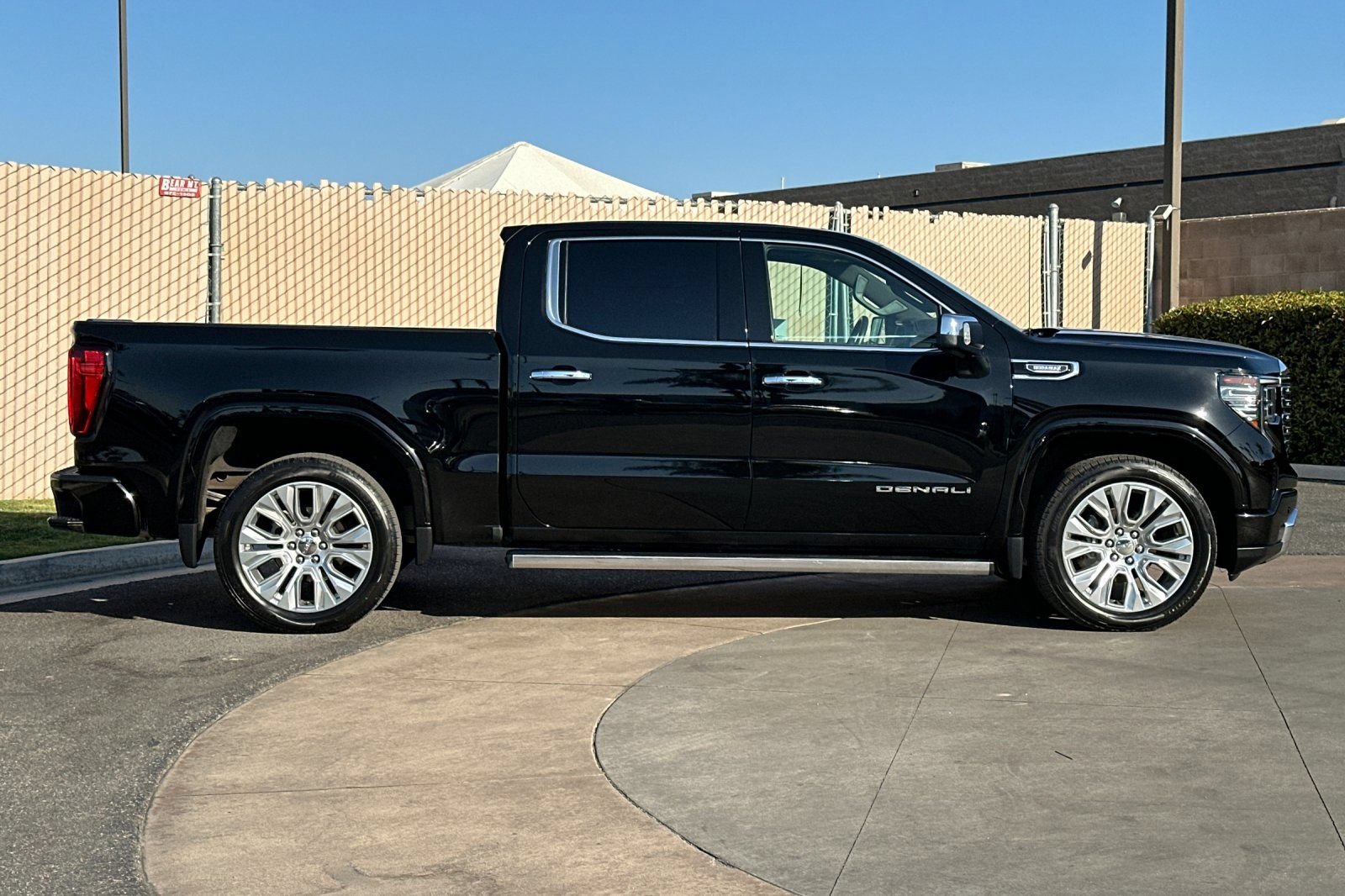 Certified 2023 GMC Sierra 1500 Denali AWD/4WD image 3
