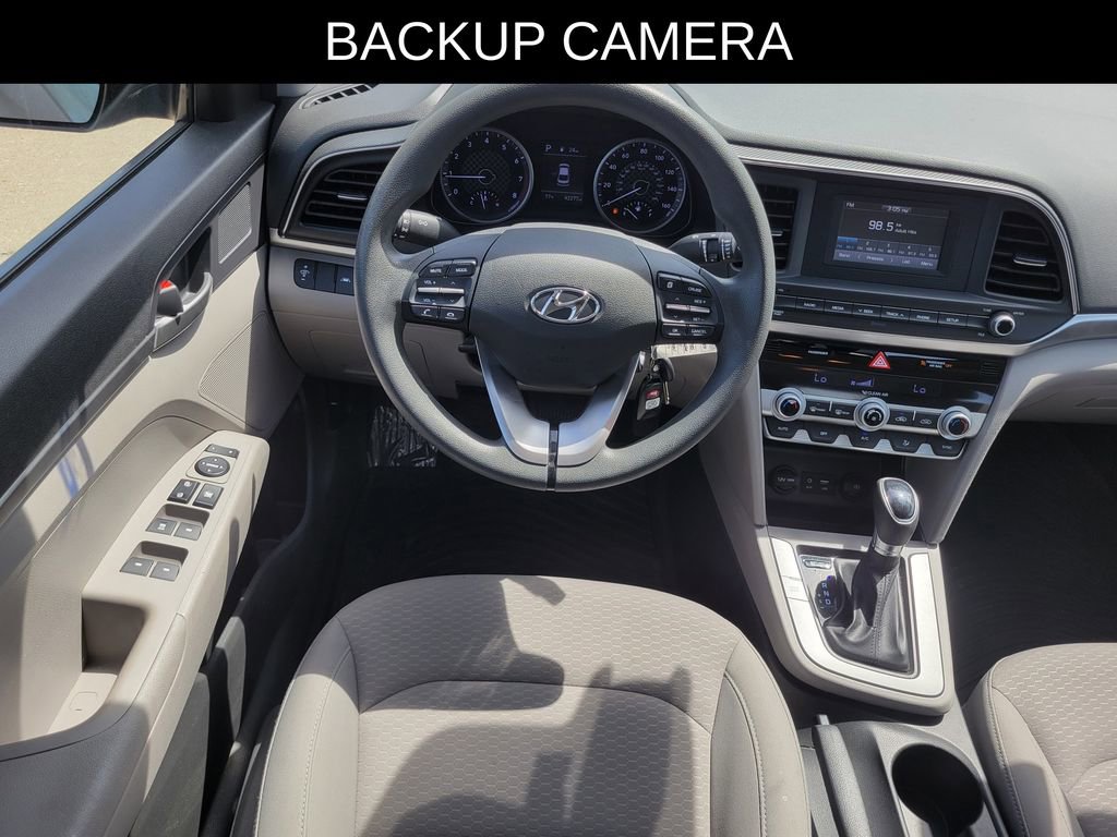 Used 2020 Hyundai Elantra SE w/ Winter Weather Package FWD image 9