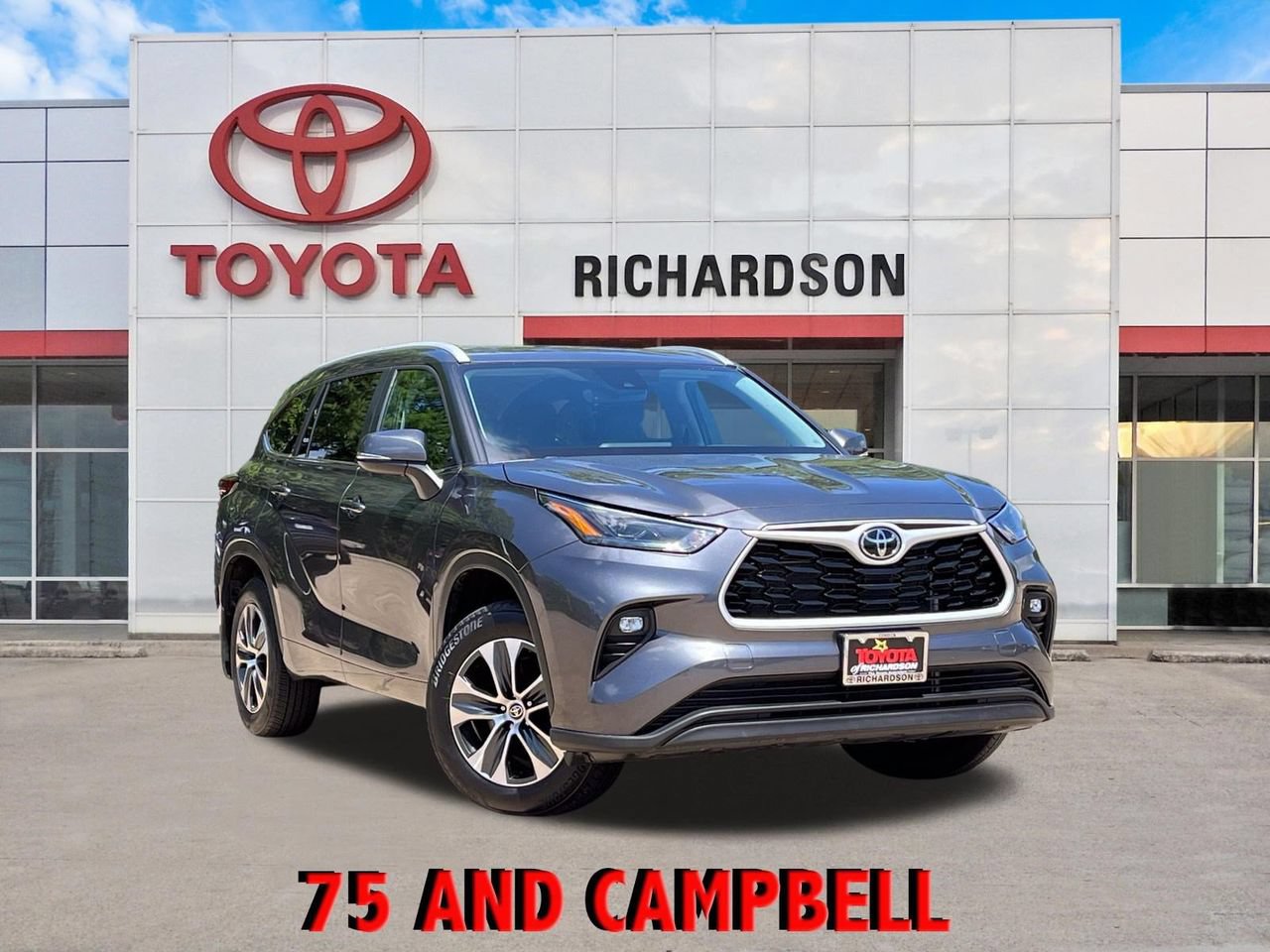 Used 2025 Toyota Highlander XLE AWD/4WD image 1