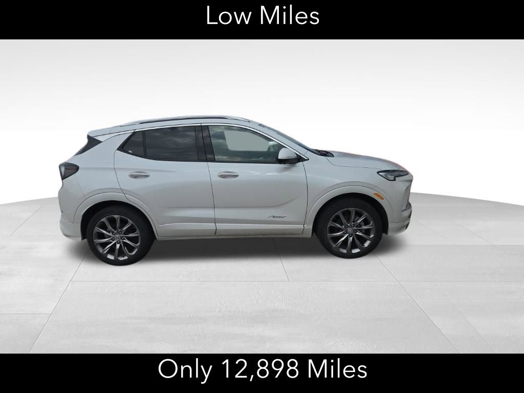 Used 2025 Buick Encore GX Avenir w/ Avenir Technology Package image 2