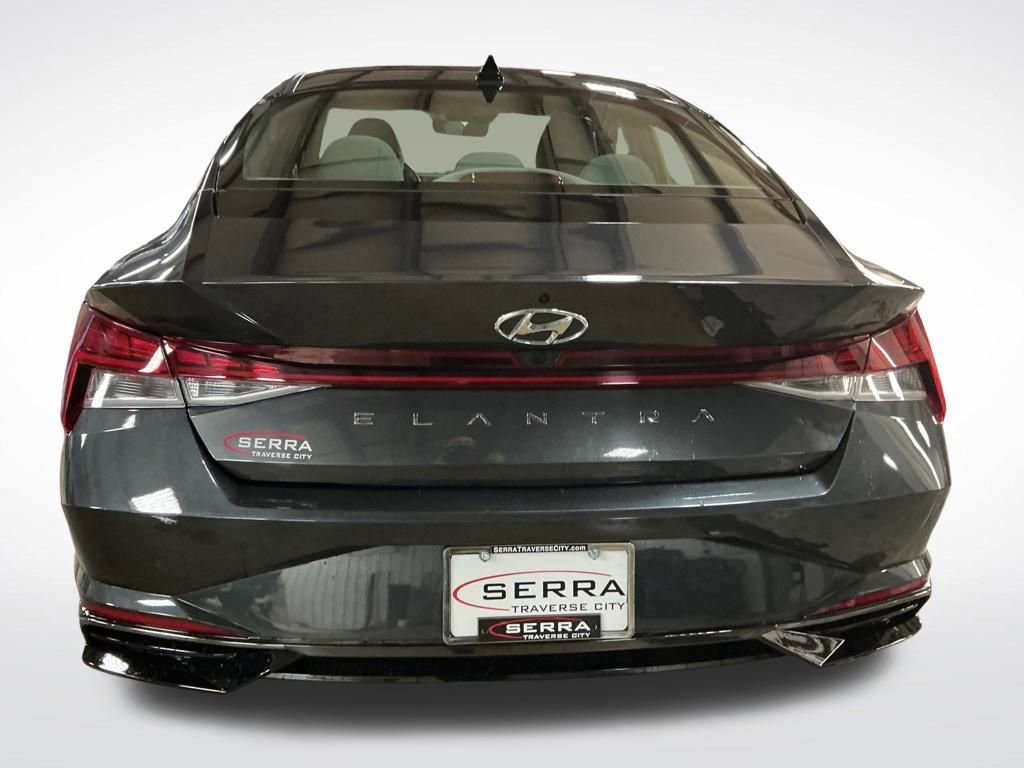 Used 2021 Hyundai Elantra SEL w/ Convenience + Premium Package image 4