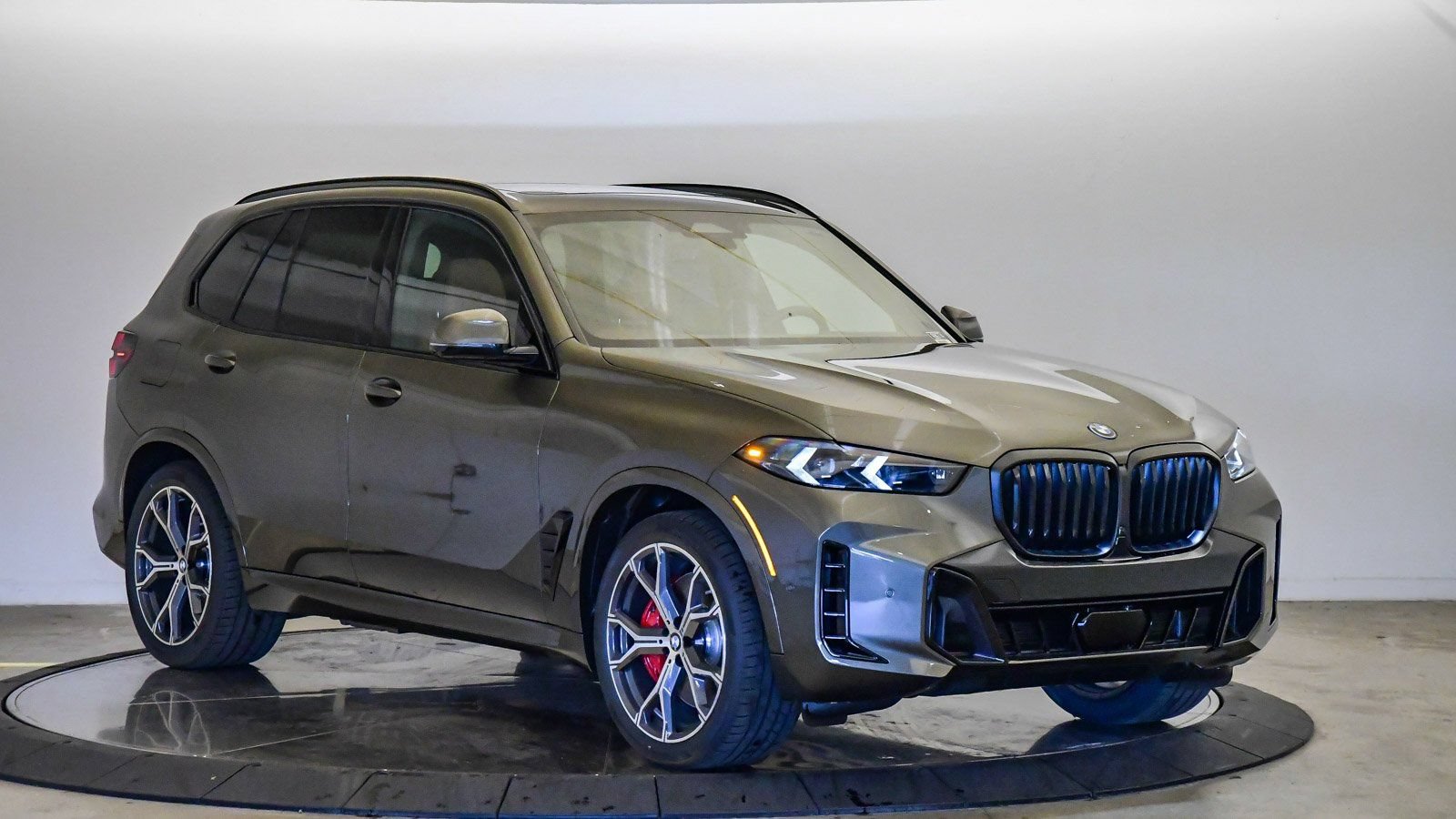 New 2026 BMW X5 xDrive50e w/ M Sport Package AWD/4WD image 6