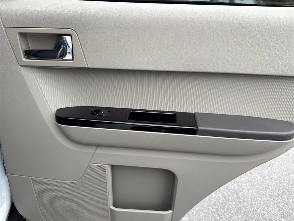 Used 2008 MAZDA Tribute i w/ Cargo Area Cover Pkg image 31