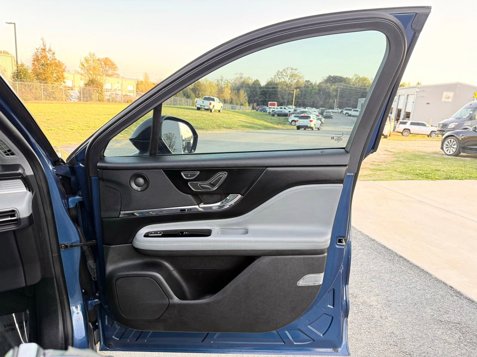 Used 2020 Lincoln Corsair Reserve image 30