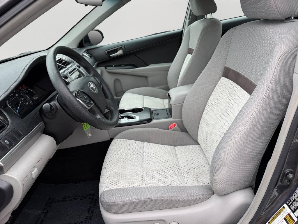 Used 2014 Toyota Camry LE FWD image 14