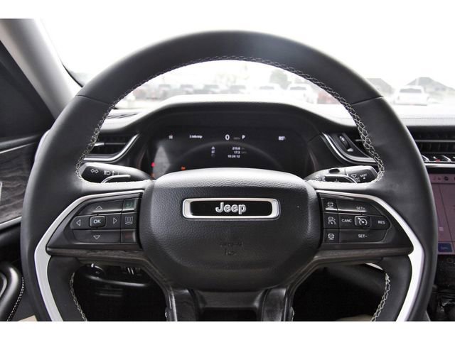 Used 2023 Jeep Grand Cherokee Limited image 14