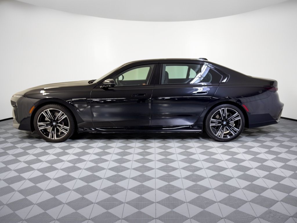 Certified 2025 BMW 750e xDrive AWD/4WD image 2