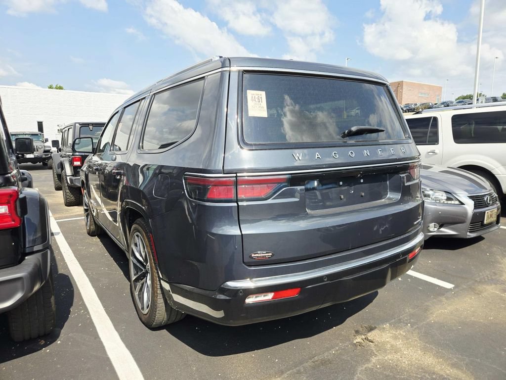 Used 2024 Jeep Wagoneer Series III w/ Premium Group I AWD/4WD image 2