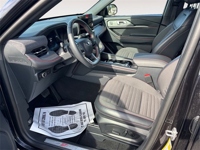 Used 2025 Ford Explorer ST-Line image 9