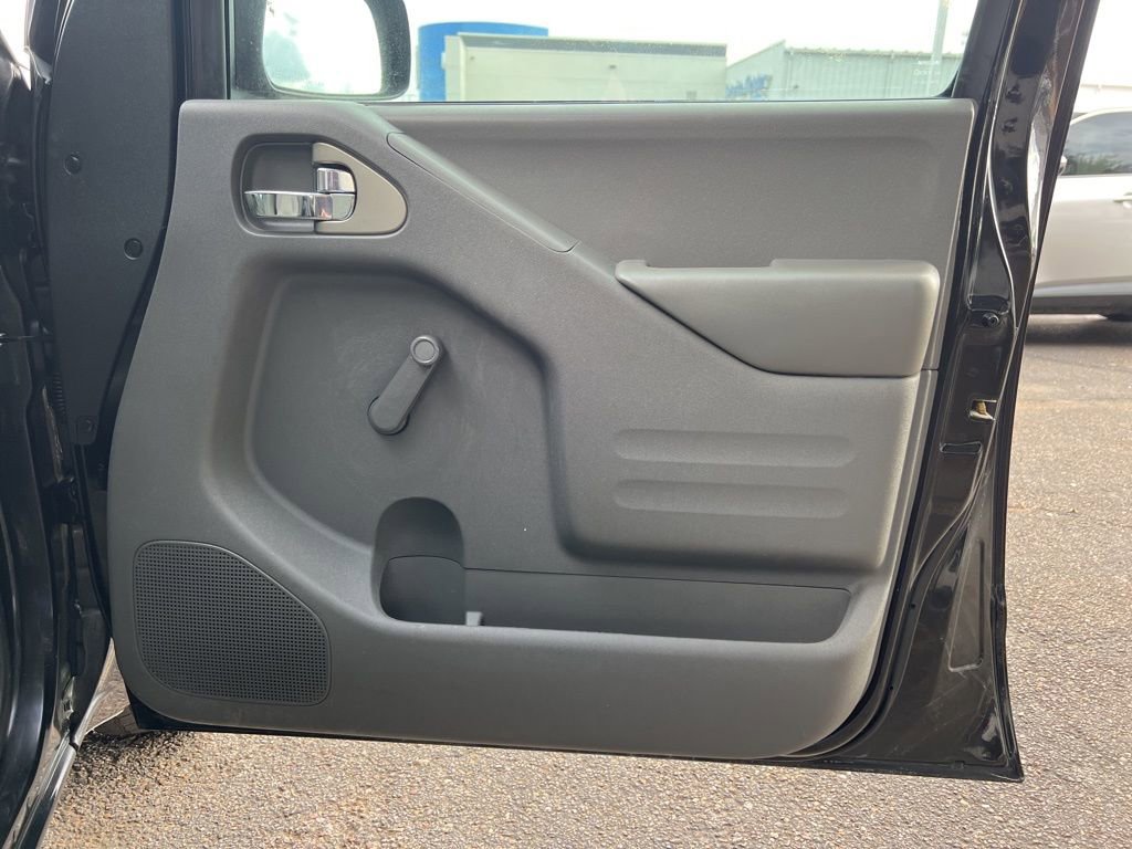 Used 2017 Nissan Frontier S image 11