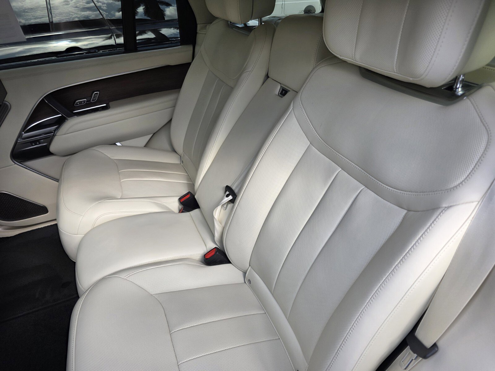 Used 2024 Land Rover Range Rover Long Wheelbase Autobiography AWD/4WD image 17