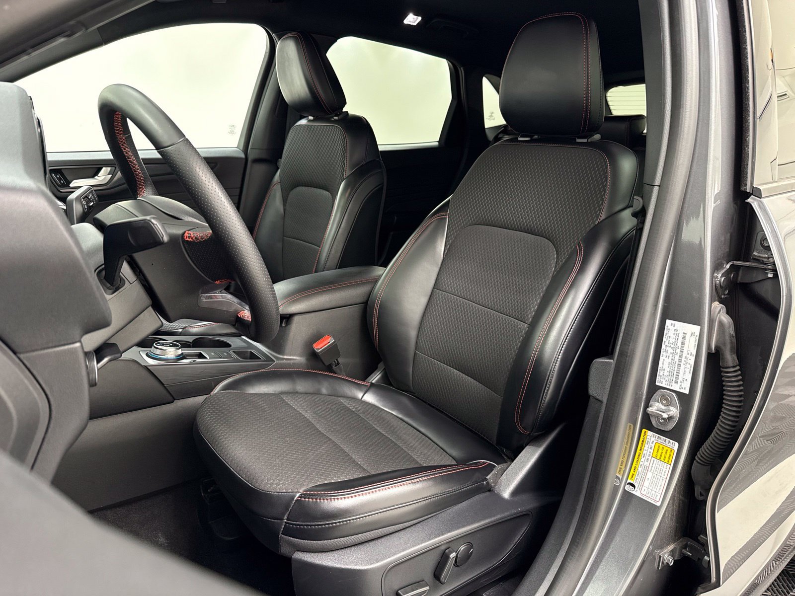 Used 2024 Ford Escape ST-Line w/ Tech Pack #1 FWD image 19