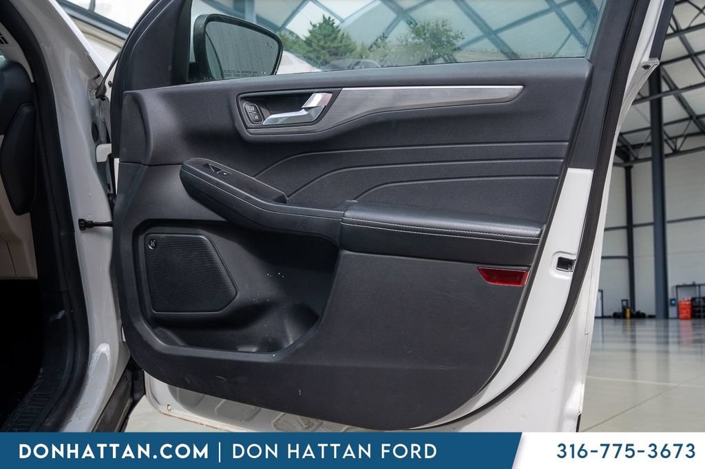 Used 2021 Ford Escape Titanium AWD/4WD image 19