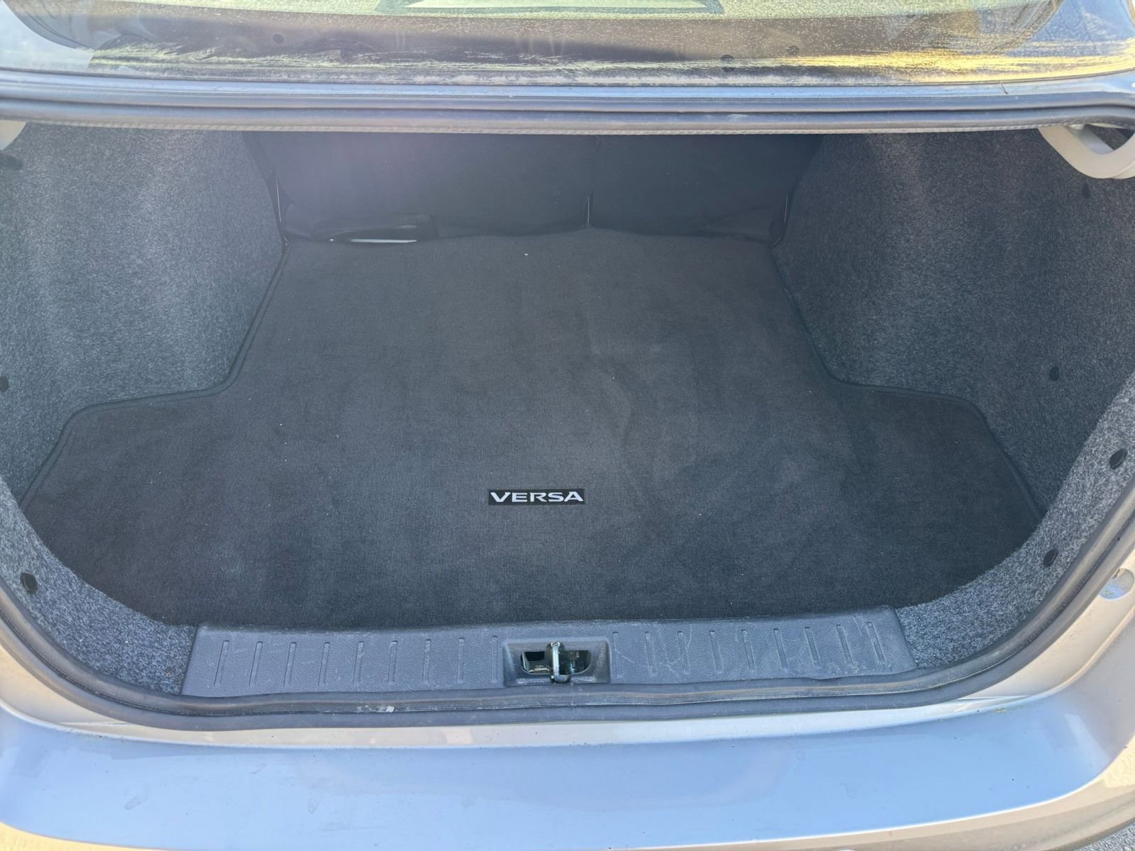 Used 2025 Nissan Versa SV image 27