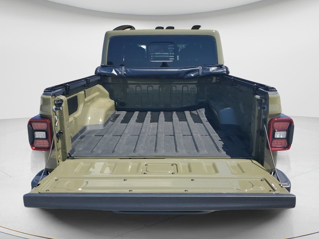 Used 2025 Jeep Gladiator Sport image 12