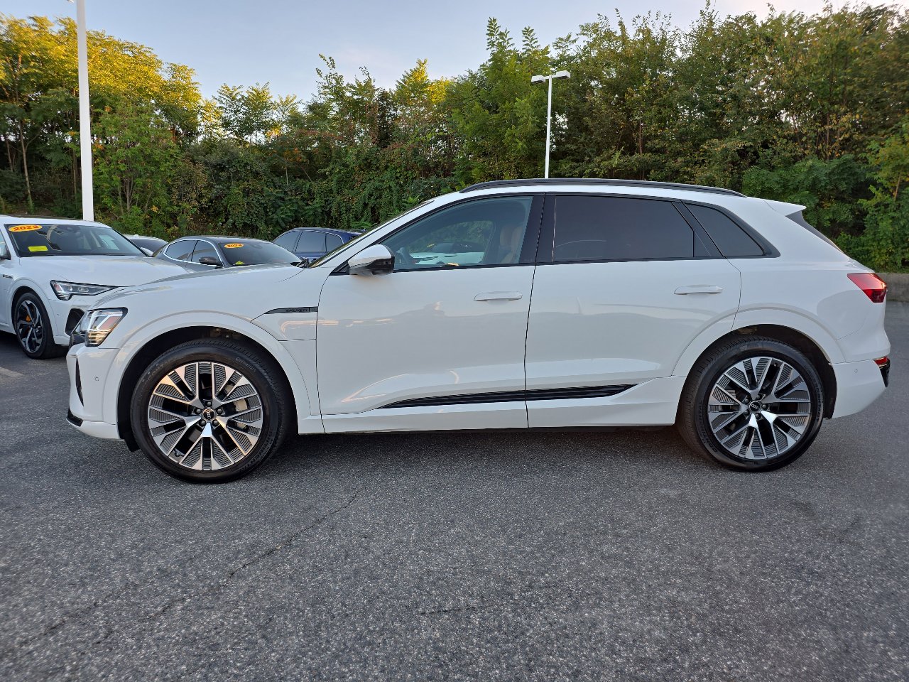 Used 2024 Audi Q8 e-tron Premium Plus w/ Premium Plus Package image 9