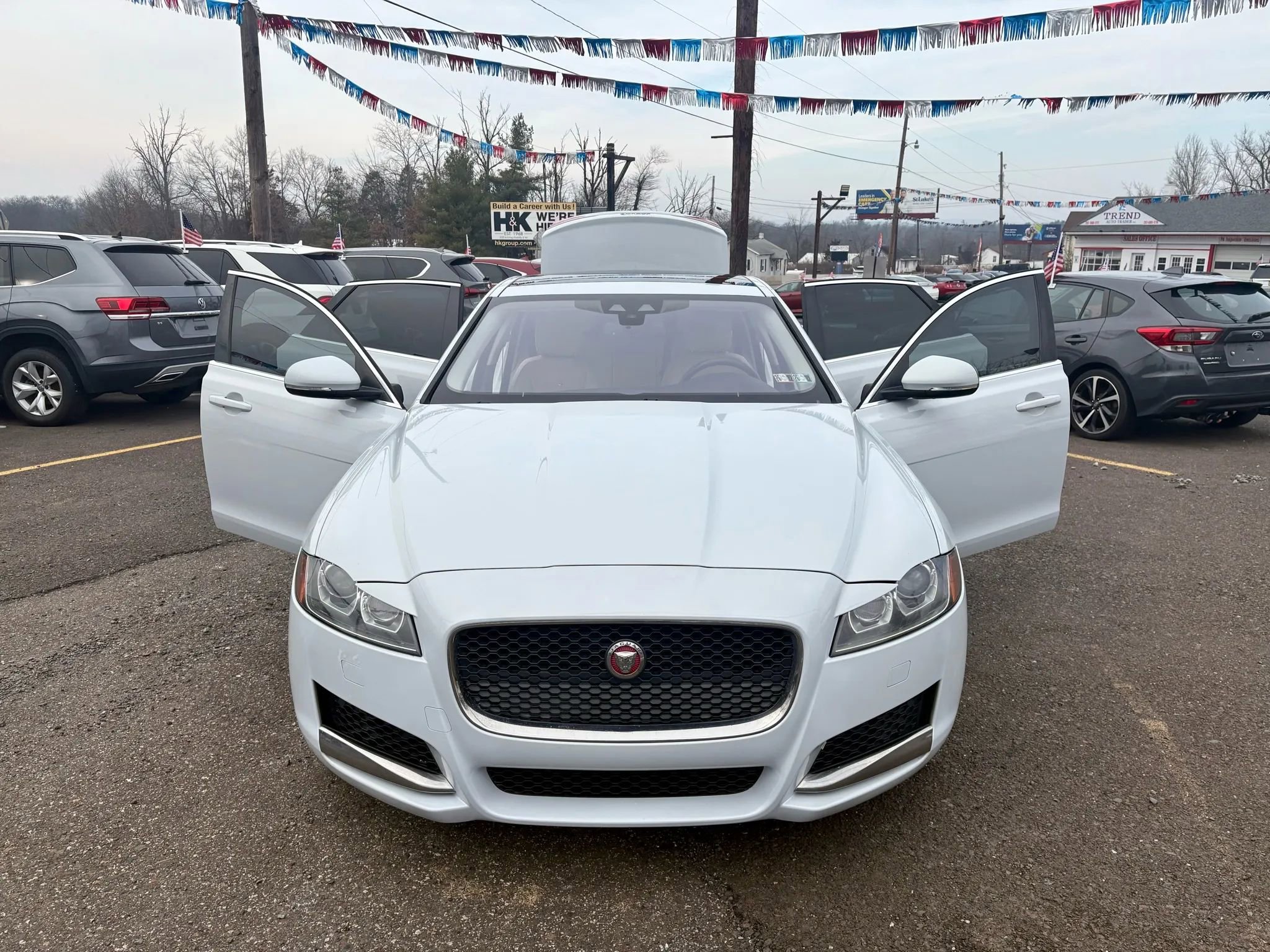 Used 2016 Jaguar XF Premium image 9