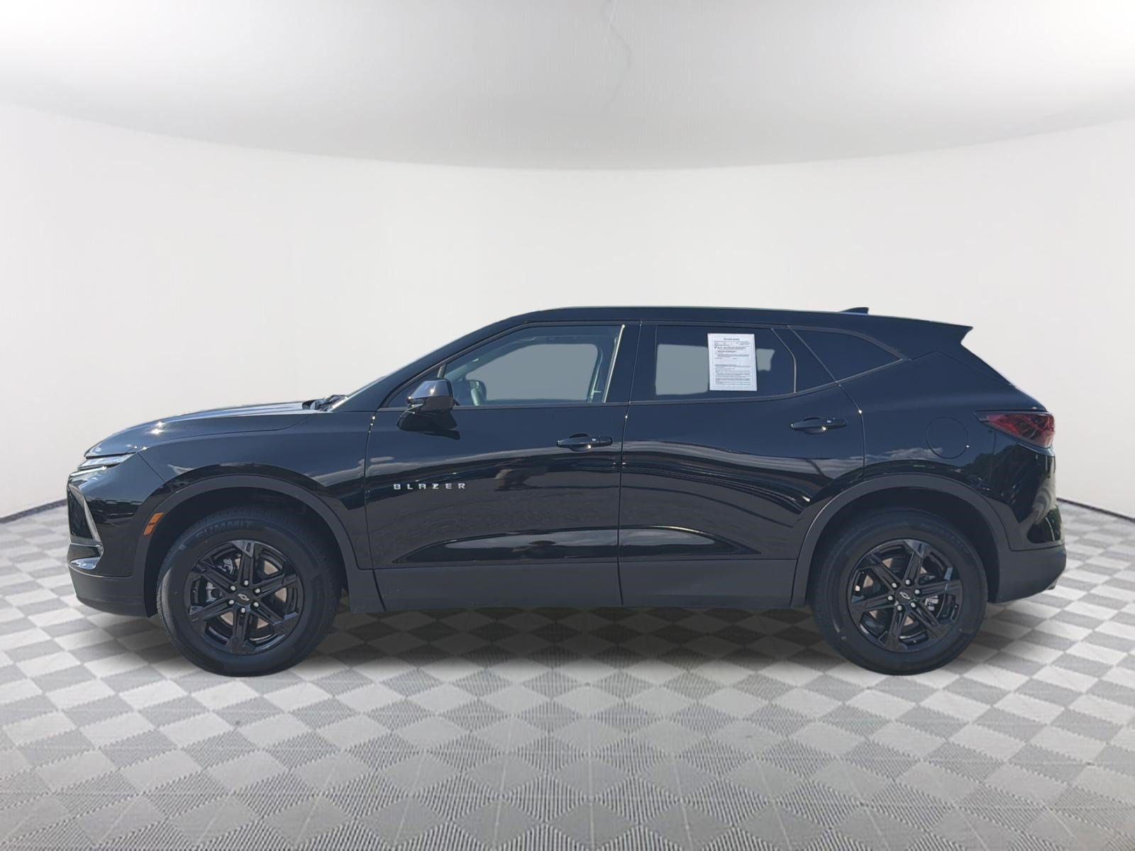 Used 2025 Chevrolet Blazer LT FWD image 14